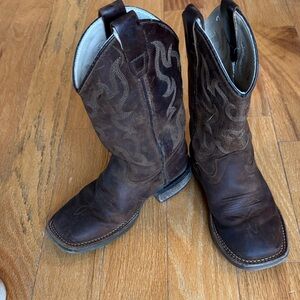 CODY JAMES BOYS' NASH DISTRESSED WESTERN BOOTS - BROAD SQUARE TOE size 12 (boy)